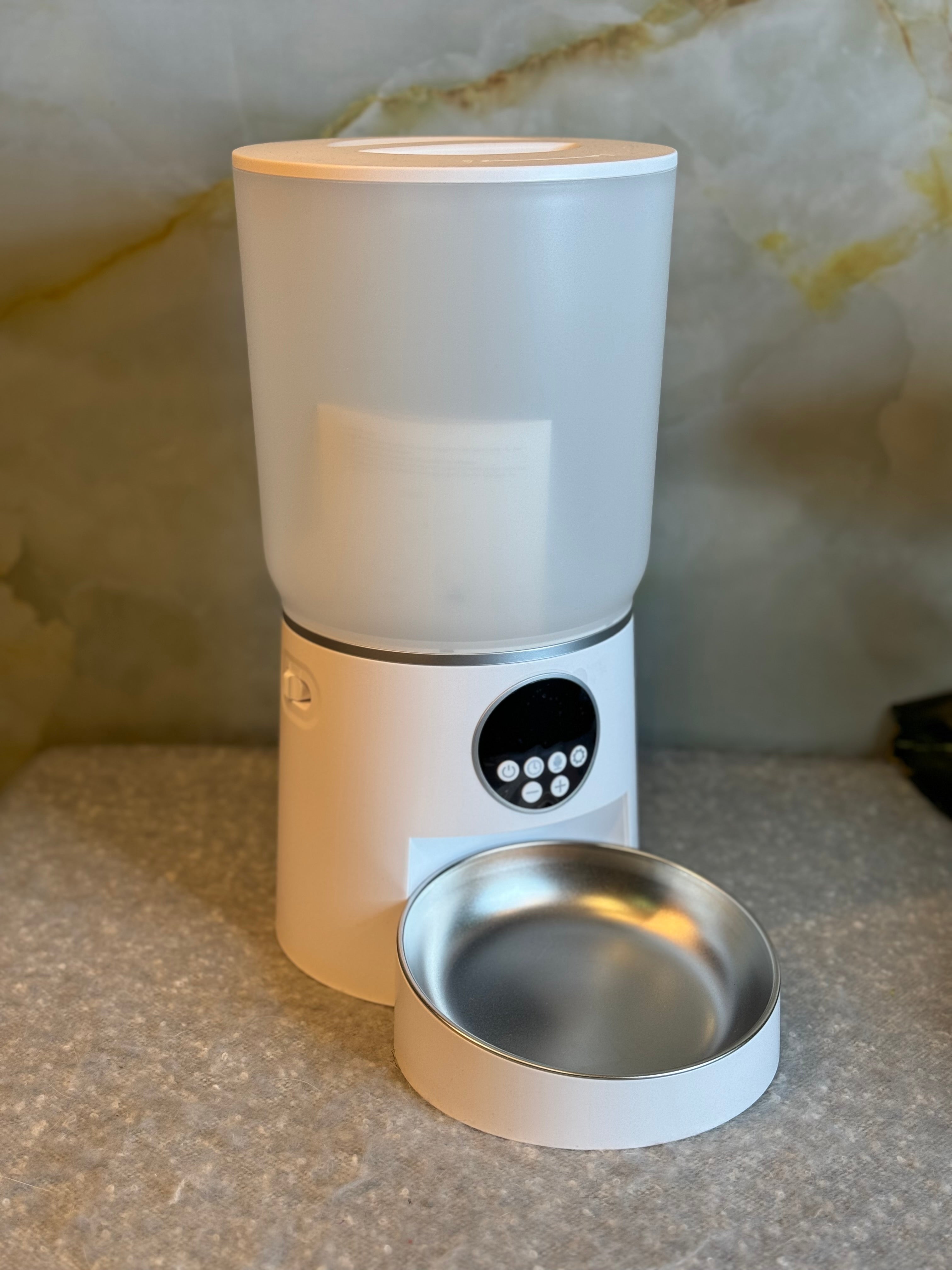 Comedero automático con voz y temporizador