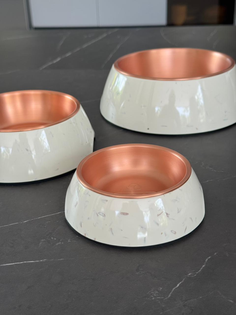 Comedero Premium en Melamina con Recipiente de Bronce para Mascotas | Plato Elegante para Perros y Gatos – Pets Art