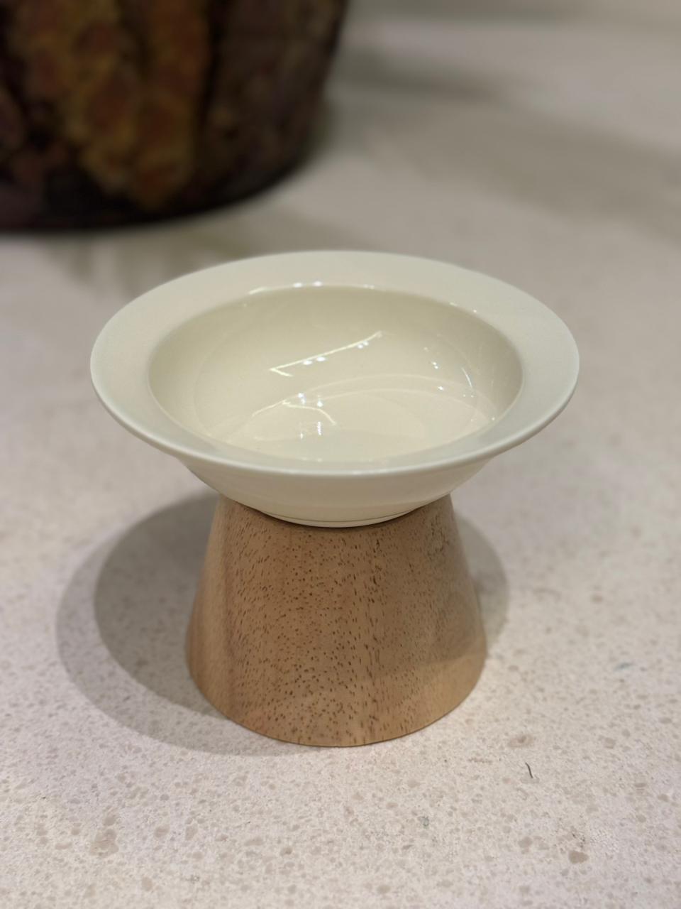 Comedero Alto con Base de Madera y Plato de Cerámica para Gatos y Razas Pequeñas | Pets Art