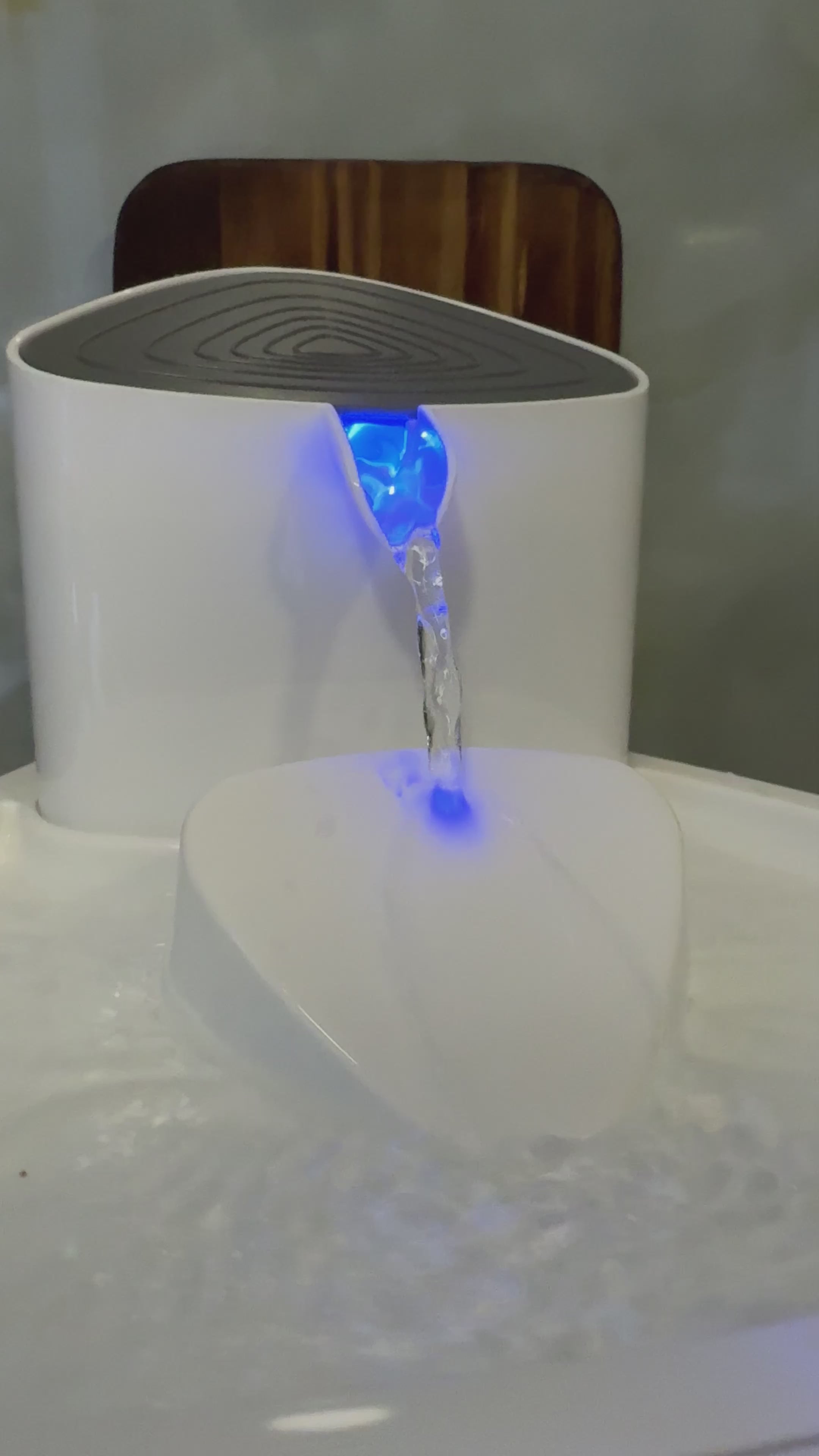 Cargar vídeo: Fuente automática elspet 3L