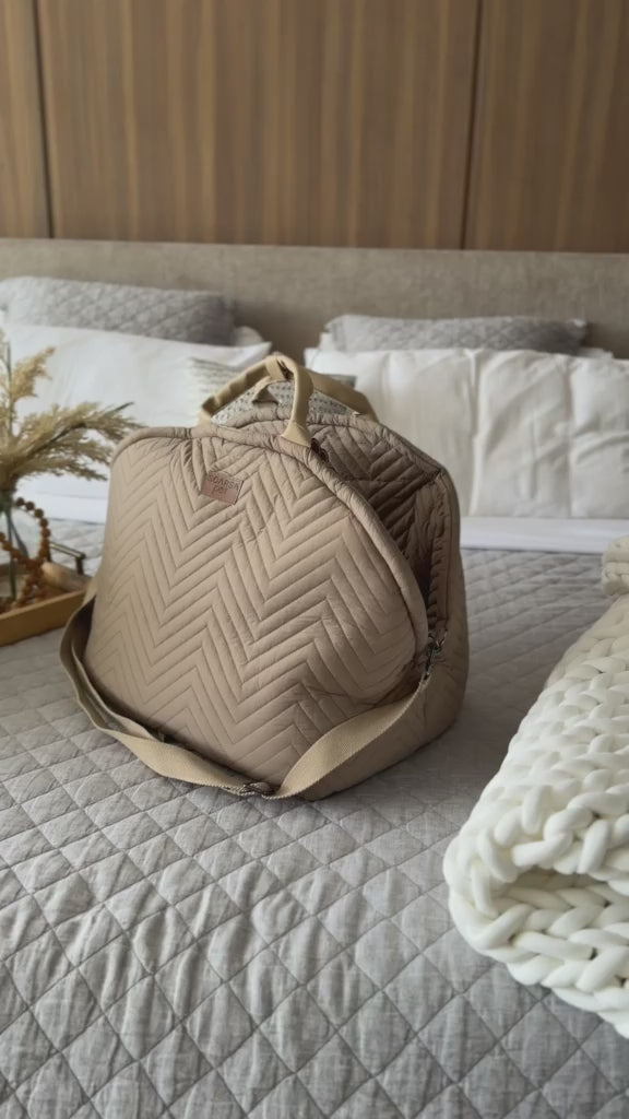 Cargar vídeo: Bolso Transportador Acolchado Premium para Perros y Gatos | Carrier Elegante de Lujo – Pets Art